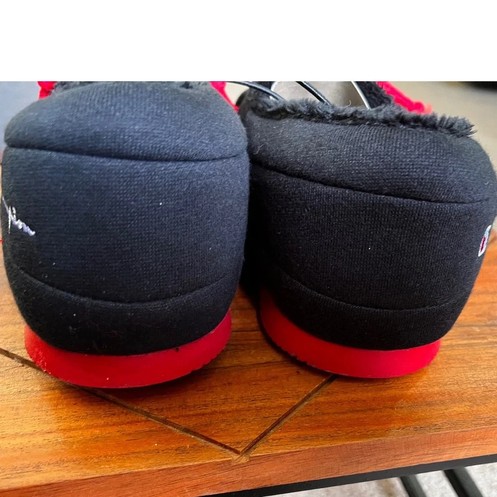 Champion University II Kids Slippers Black Scarlet CP100758Y Youth Size 5 NEW